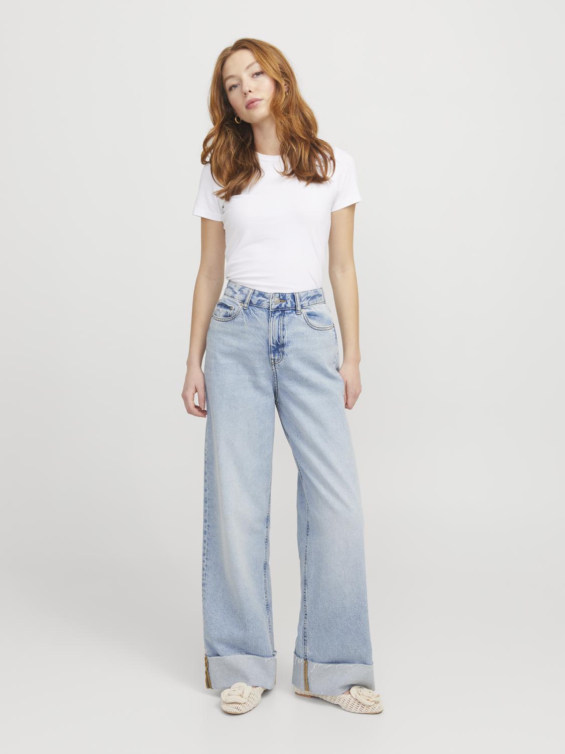 model_shot-front_full